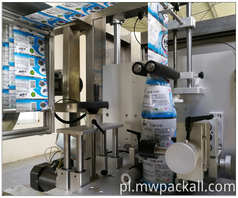 Szybkobieżna maszyna do etykietowania plastikowych kubków z automatycznym piciem wody do termokurczliwej maszyny do etykietowania rękawów